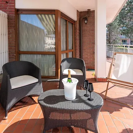 Two Steps From - Maggiore Relax Апартаменты