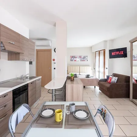 Apartment Two Steps From - Maggiore Relax
