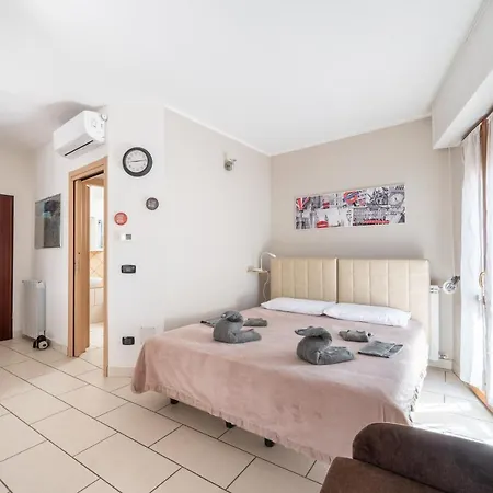 Two Steps From - Maggiore Relax דירה
