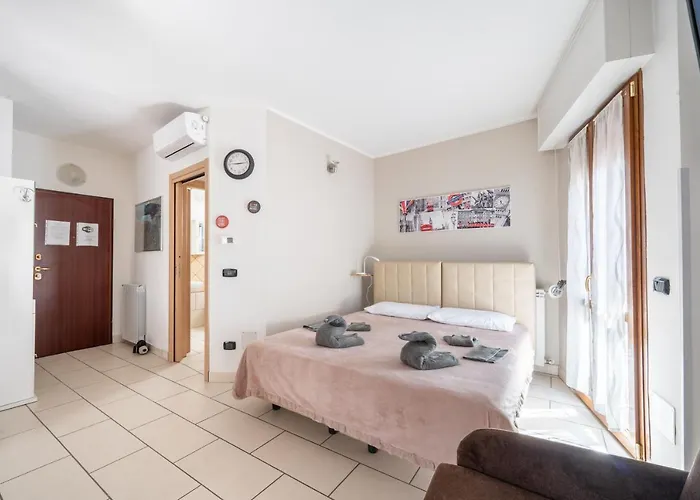 Two Steps From - Maggiore Relax Appartamento