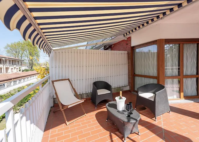 Two Steps From - Maggiore Relax Апартаменты *